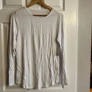 Apt 9 white Tshirt size medium